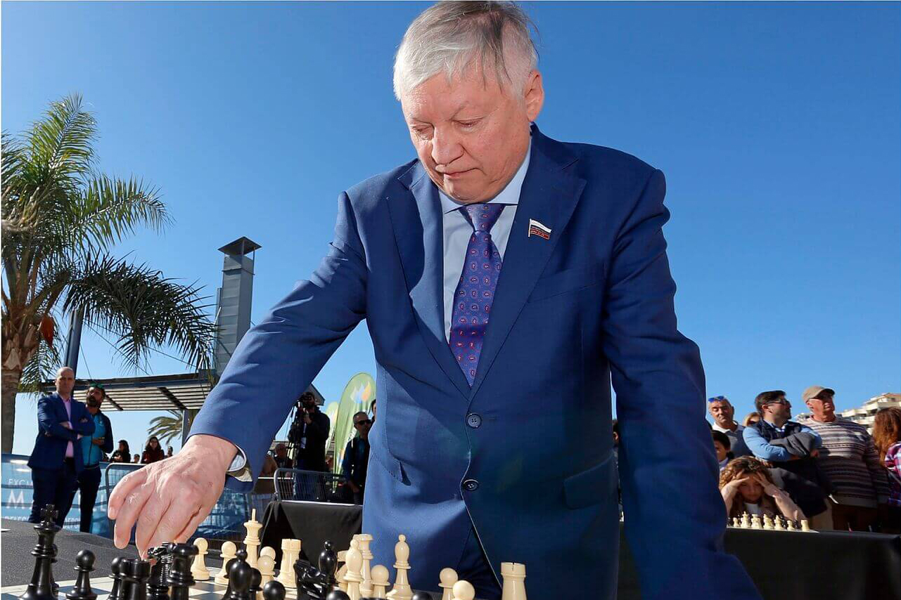3-Year-Old Prodigy Plays Against Chess Grandmaster Anatoly Karpov