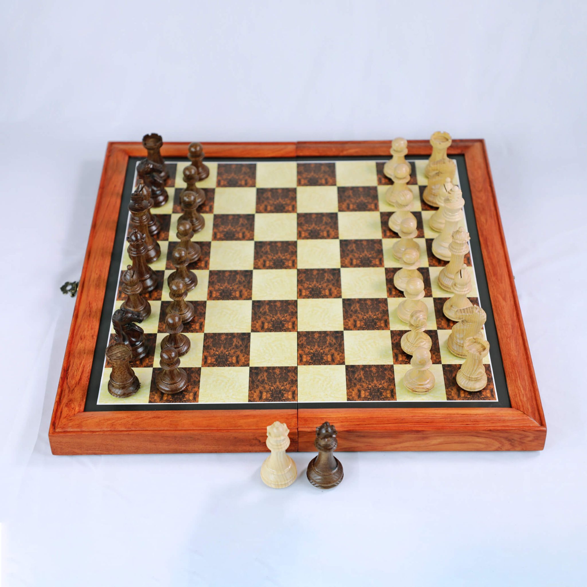 Vintage Yugoslavian Chess Set with Folding board KH 10 cm/4 - Portugal