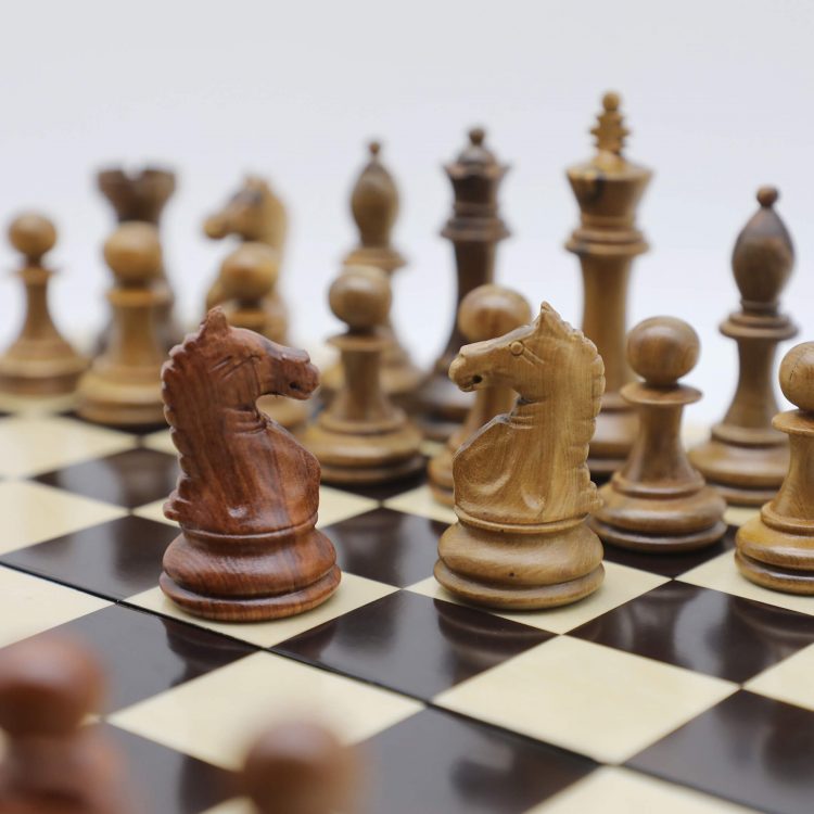 High-Class Chess Pieces (VI) - Calocedrus Macrolepis & Padauk Wood