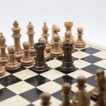 High-Class Chess Pieces- White Oak and Calocedrus Macrolepis Wood (2)