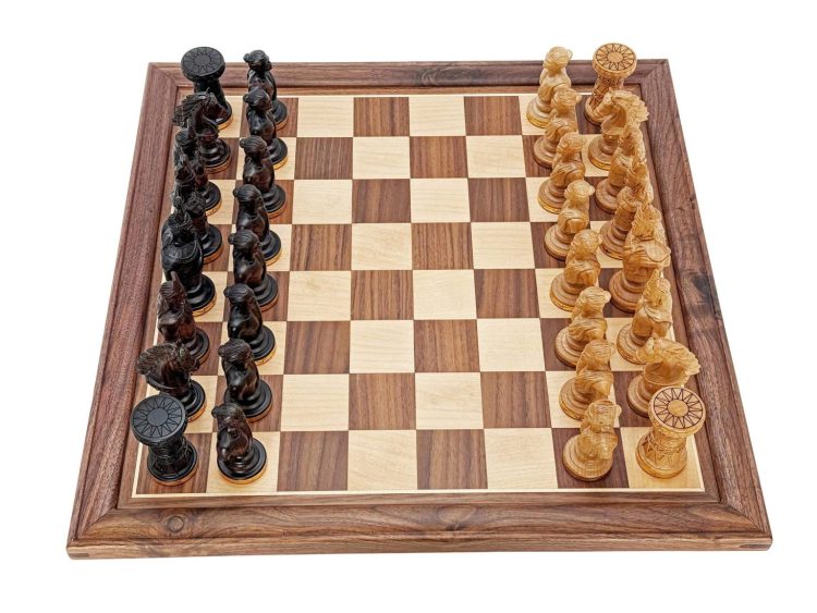 High-End Hung King Bronze Chess Set – Signature #01