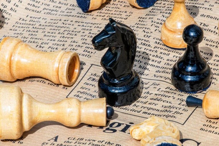 Chess Knight How To Move And Use Knights Effectively Henry Chess Sets