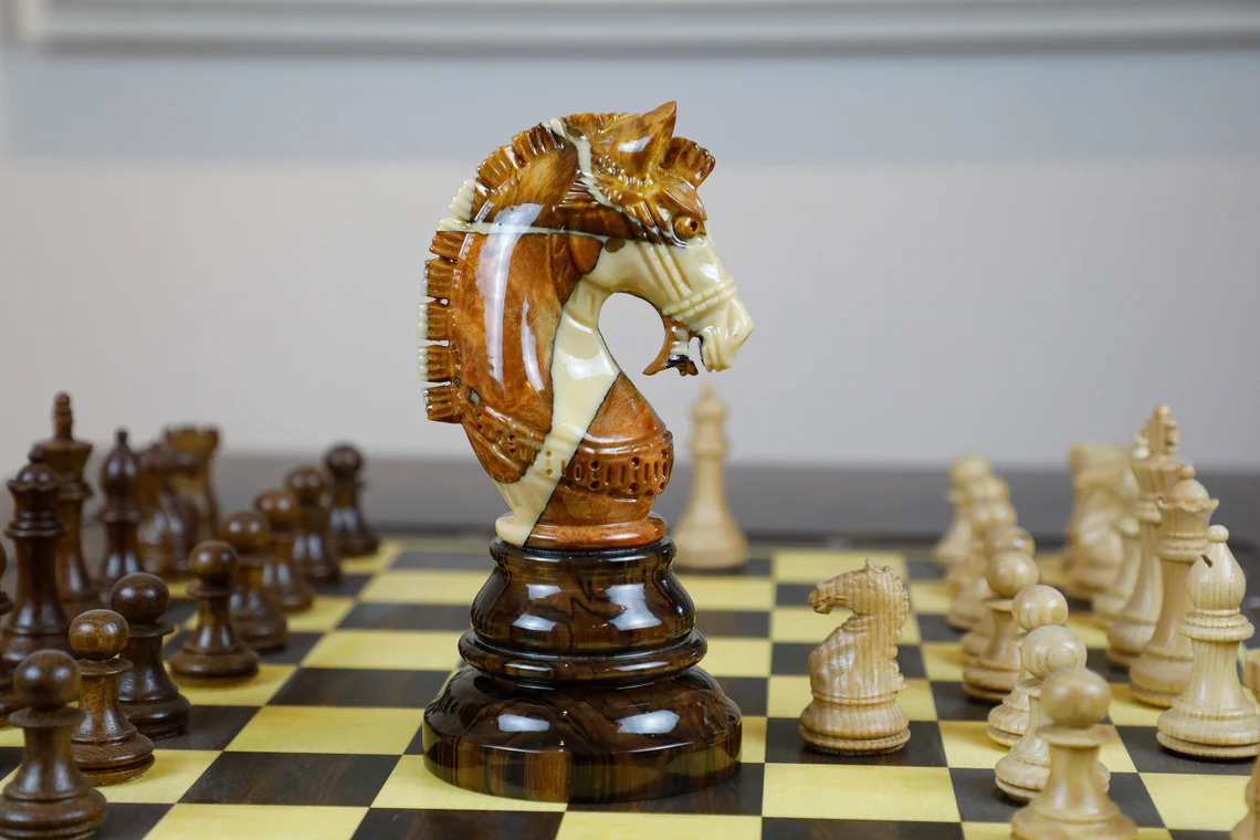 Rainha Xadrez Decorativa Branca Chess Luxo Resina 36 cm