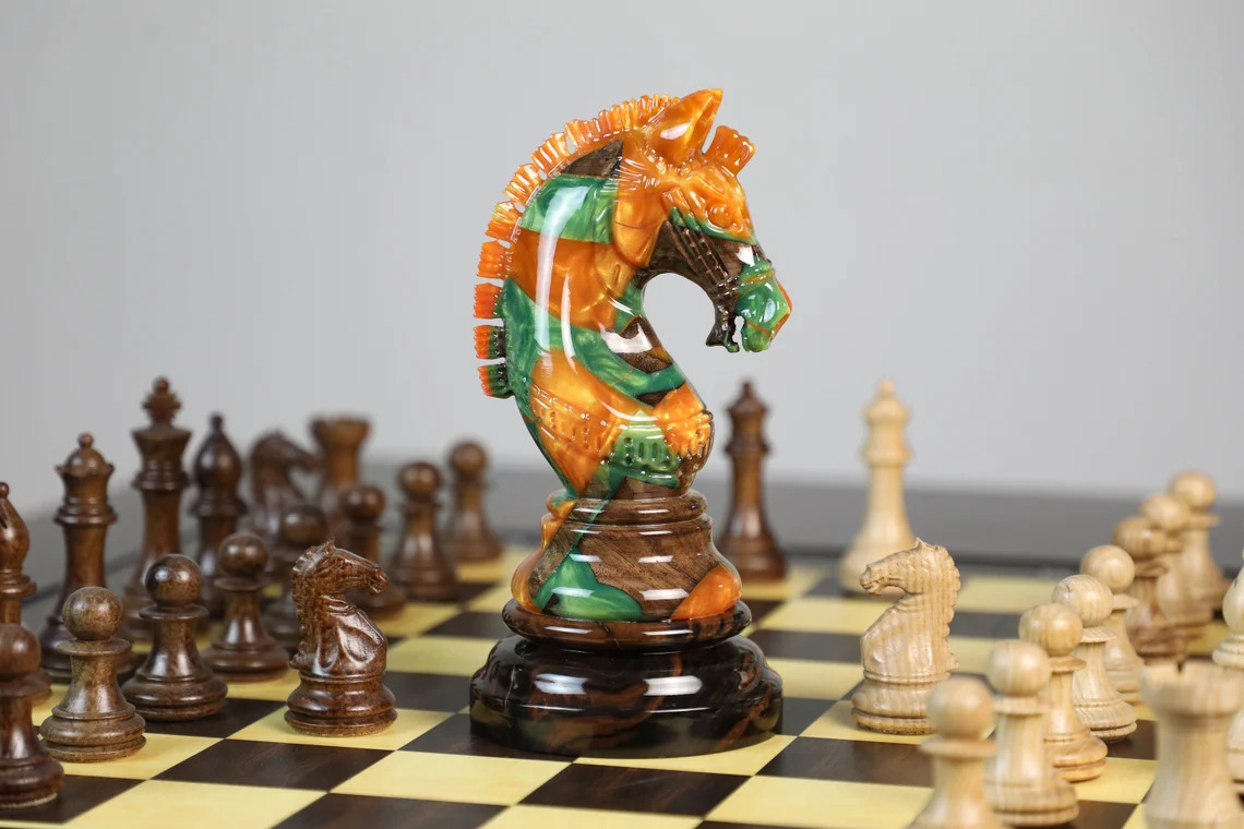 Rainha Xadrez Decorativa Branca Chess Luxo Resina 36 cm