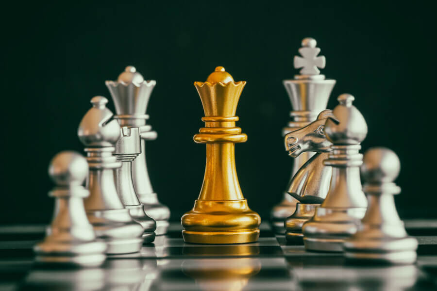 Queen Middlegame Strategies In Chess
