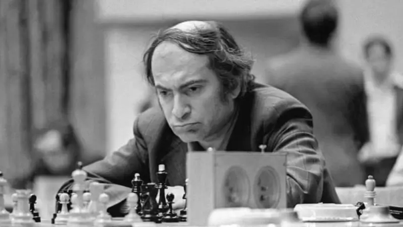 Best Sacrifices Played by Mikhail Tal - TheChessWorld